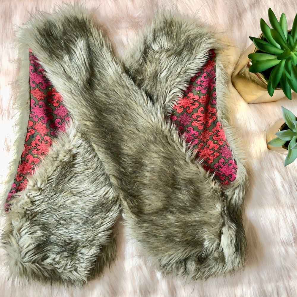 MUST GO! A Common Thread Faux Fur Vest - Picture 5 of 5